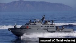 Патрульний катер Військово-морського флоту США Марк VI під час демонстрації, листопад 2016 року