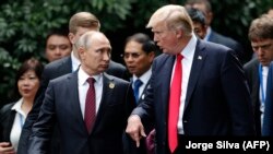 Владимир Путин менен Дональд Трамп.