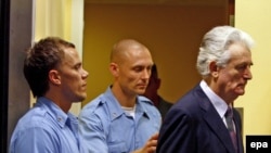 Radovan Karadžić ulazi u sudnicu Haškog tribunala, 31. jul 2008.