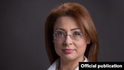 Oana Florea, PSD, este la al doilea mandat de parlamentar de București. La momentul alegerii, a declarat la Parlament că are domiciliul în București, apoi și l-a schimbat.