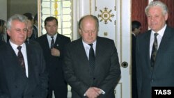 «Борис Миколайович потер руки і сказав: «Ну, мужики, ми заслужили по бокалу шампанського випити за це»!