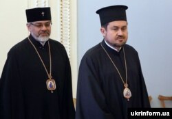 Eкзархи Вселенського патріархату в Україні – архієпископ Памфільський і Західної єпархії УПЦ в США Даниїл (ліворуч) та єпископ Едмонтона і Захiдної єпархії УПЦ в Канаді Іларіон. Київ, 5 жовтня 2018 року