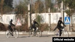 Патрули занона дар кӯчаҳои Душанбе