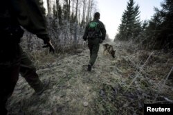 Фінські прикордонники патрулююсть фінсько-російський кордон, який сягає 1340 кілометрів. Листопад 2009 року