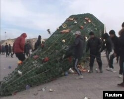 Первые кадры о беспорядках и последующих событиях в Жанаозене стали известны миру благодаря телеканалу «К-плюс». Жанаозен, 16 декабря 2011 года.
