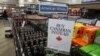 „Războiul comercial” între Statele Unite și Canada, vizibil încă înainte de a începe, într-un magazin de băuturi alcoolice din Vancouver