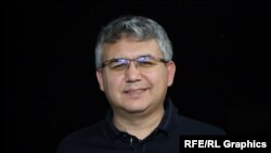 Pretpostavljam da se formalno radi o krivičnom delu diskreditacije vojske: Abas Galijamov 