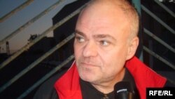 Эммануил Зельцер түрмөдөн чыгышы менен журналисттердин суроолоруна жооп берди. 30-июль, 2009