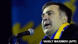 Колишній президент Грузії Міхеїл Саакашвілі виступає під час Революції гідності на майдані Незалежності в Києві, 7 грудня 2013 року