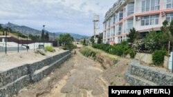 Пересохла річка Кутлак у районі пляжу села Веселе Судацького округу. Крим, червень 2025 року