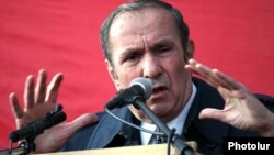 Armenia - Armenian National Congress leader Levon Ter-Petrosian speaks at an opposition rally in Yerevan.