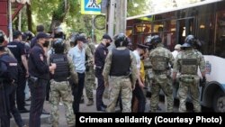 Масові затримання біля будівлі ФСБ у Сімферополі, 4 вересня 2021 року