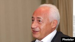 Armenia -- Vladimir Spivakov speaking at a press conference in Yervan, 23Sept., 2010
