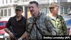 Громадян Росії, полковник Ігор Гіркін (Стрєлков), якого звинувачують в організації катівень у підвалах захопленого Слов'янська. Окупований Донецьк, 11 липня 2014 року