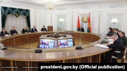 Минск. Александр Лукашенко Союздук мамлекеттин интеграциялык декретине кол койгон онлайн жыйында. 4-ноябрь, 2021-жыл.