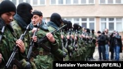 Члени незаконно створеного збройного формування «Самооборона Криму» (фото архівне)