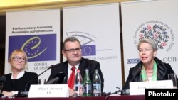 Armenia - Karin Woldseth (L), Milan Cabrnoch (C) and Heidi Tagliavini, heads of an international mission to monitor the 2013 Armenian presidential election, at a news conference in Yerevan, 19Feb2013.
