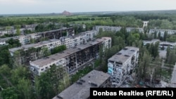 За словами Віктора Трегубова, тактика «просочення» означає, що певна кількість малих груп постійно підтримує тиск на українські позиції та намагається обійти першу лінію