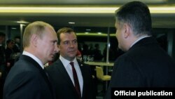 Russia - President Vladimir Putin and Prime Minister Dmitry Medvedev talk to Armenian Prime Minister Tigran Sarkisian, Sochi, 23Feb2014.